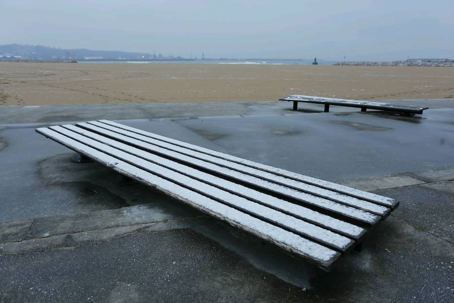 Fotos: La nieve llega a Gijón