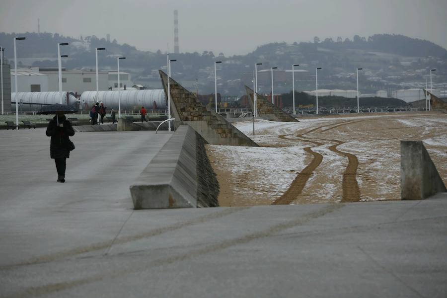 Fotos: La nieve llega a Gijón