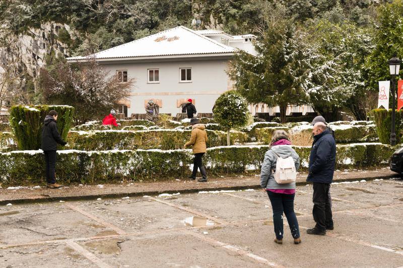 Fotos: La nieve cubre el oriente asturiano