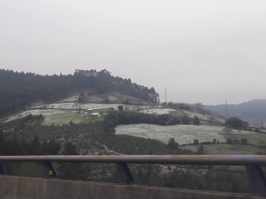 Fotos: La nieve cubre el oriente asturiano