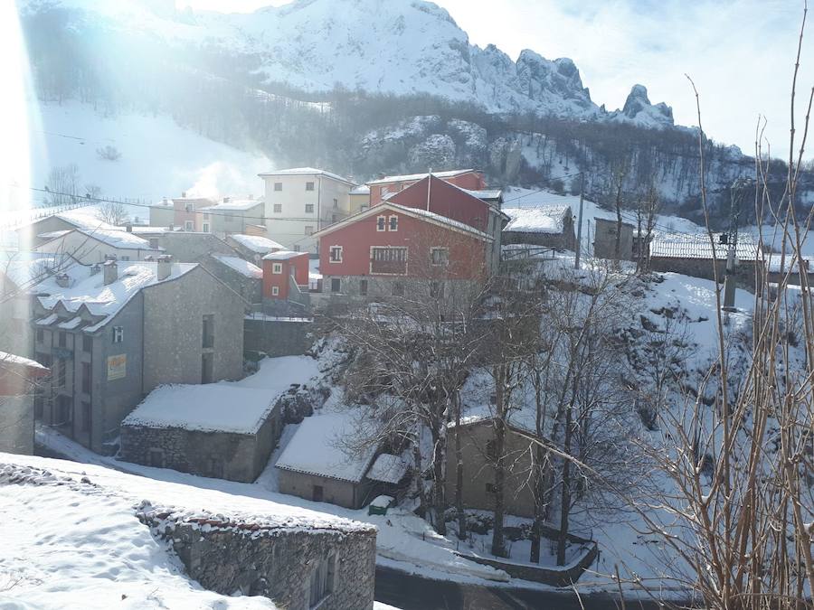 Fotos: La nieve cubre el oriente asturiano