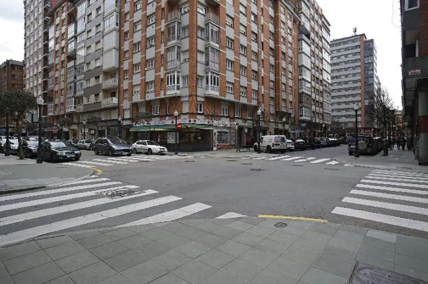 Intersección entre las calles Manso y Doctor Aquilino Hurlé cuya remodelación semipeatonal proyecta el Ayuntamiento. 