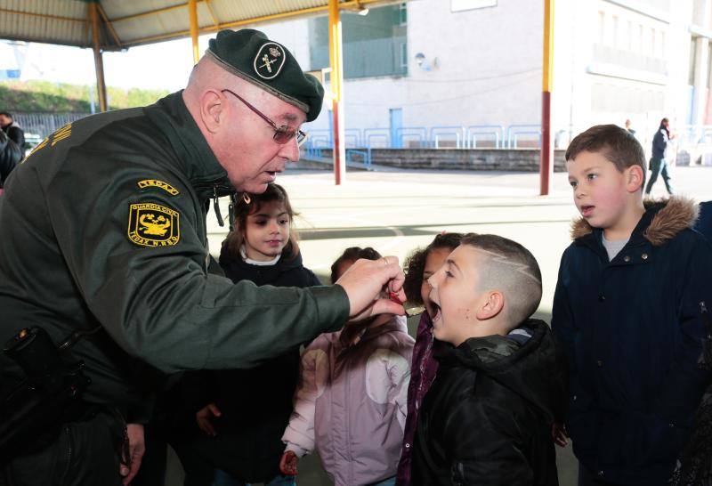 Los alumnos aprendieron las distintas labores que realiza la Guardia Civil mediante juegos y demostraciones