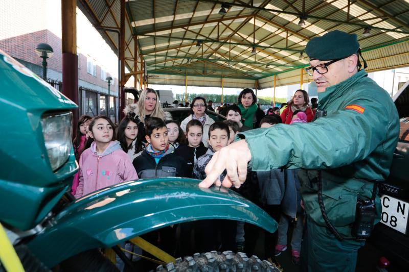 Los alumnos aprendieron las distintas labores que realiza la Guardia Civil mediante juegos y demostraciones