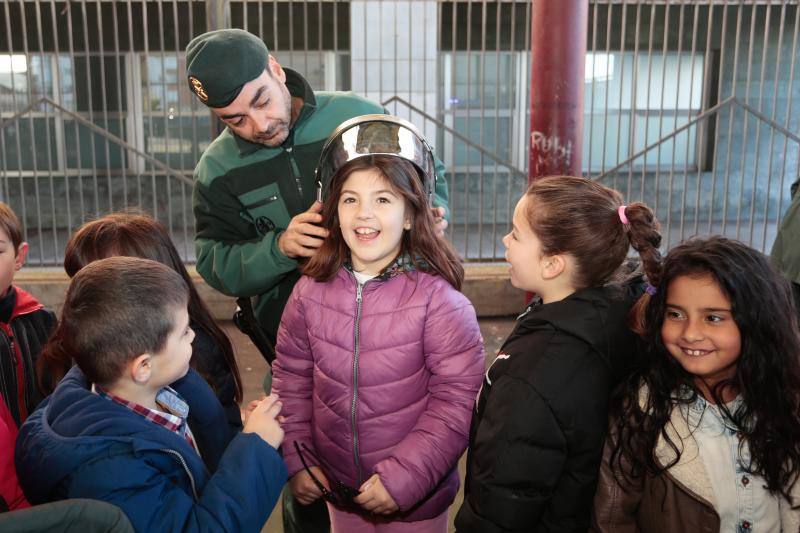 Los alumnos aprendieron las distintas labores que realiza la Guardia Civil mediante juegos y demostraciones