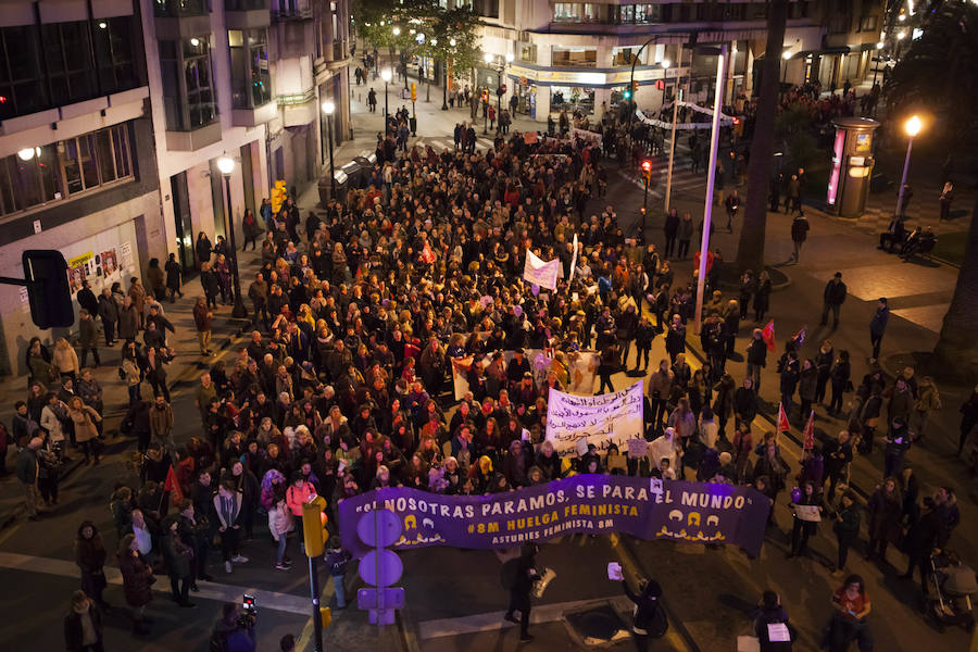 Asturias celebra el Día Internacional de la Mujer en las calles de Gijón en la primera huelga general feminista convocada bajo el lema 'Si nosotras paramos, se para el mundo'