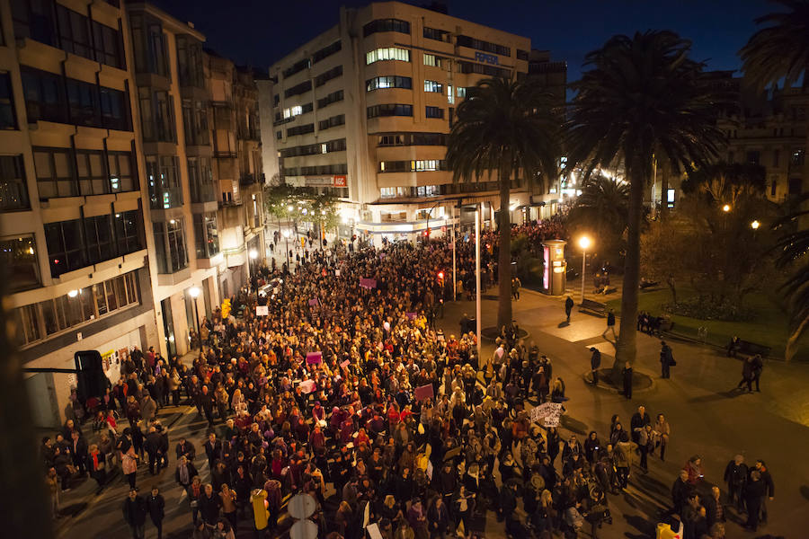 Asturias celebra el Día Internacional de la Mujer en las calles de Gijón en la primera huelga general feminista convocada bajo el lema 'Si nosotras paramos, se para el mundo'