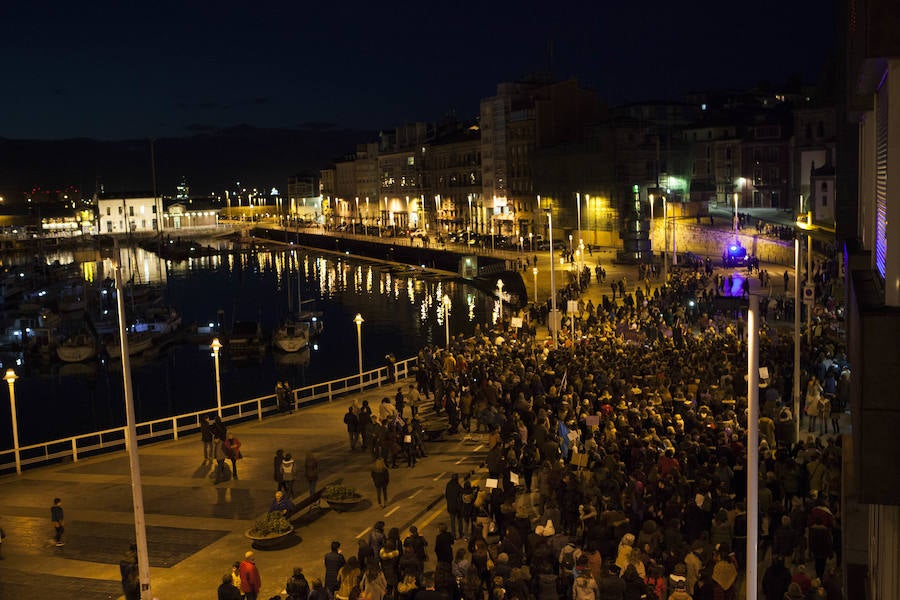 Asturias celebra el Día Internacional de la Mujer en las calles de Gijón en la primera huelga general feminista convocada bajo el lema 'Si nosotras paramos, se para el mundo'