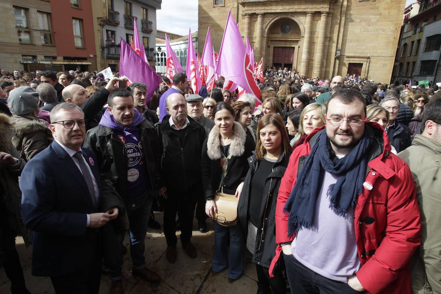 Fotos: Lleno total en la plaza Mayor de Oviedo por el 8-M