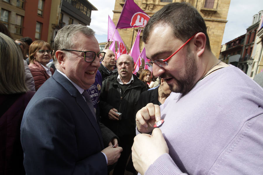 Fotos: Lleno total en la plaza Mayor de Oviedo por el 8-M