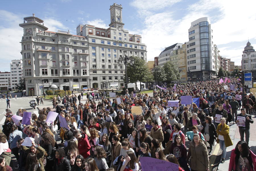 Fotos: Lleno total en la plaza Mayor de Oviedo por el 8-M