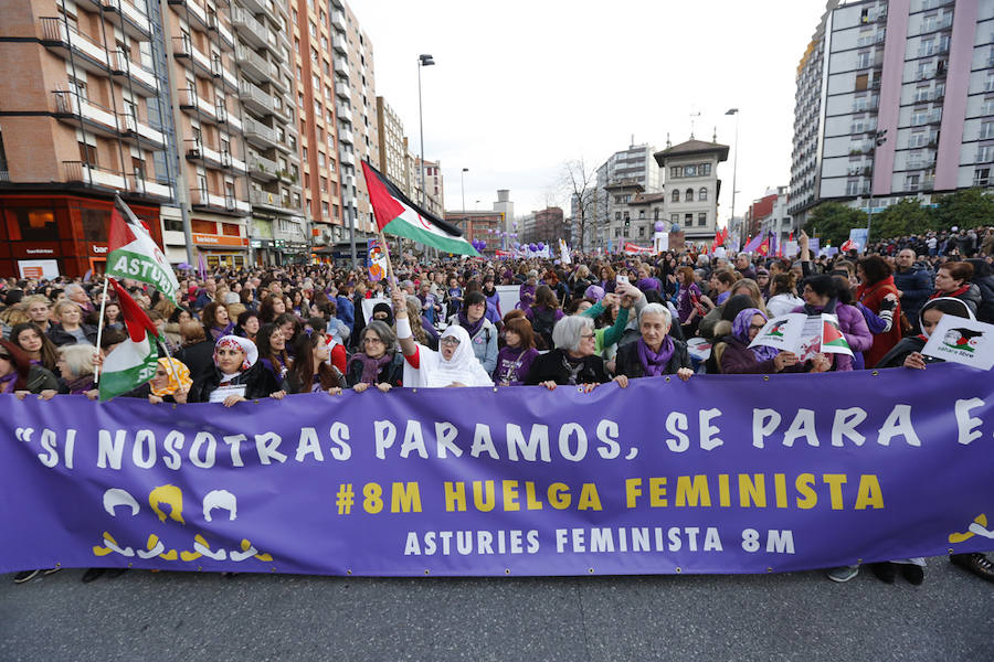 Asturias celebra el Día Internacional de la Mujer en las calles de Gijón en la primera huelga general feminista convocada bajo el lema 'Si nosotras paramos, se para el mundo'