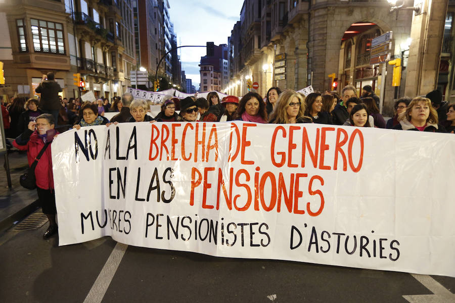 Asturias celebra el Día Internacional de la Mujer en las calles de Gijón en la primera huelga general feminista convocada bajo el lema 'Si nosotras paramos, se para el mundo'