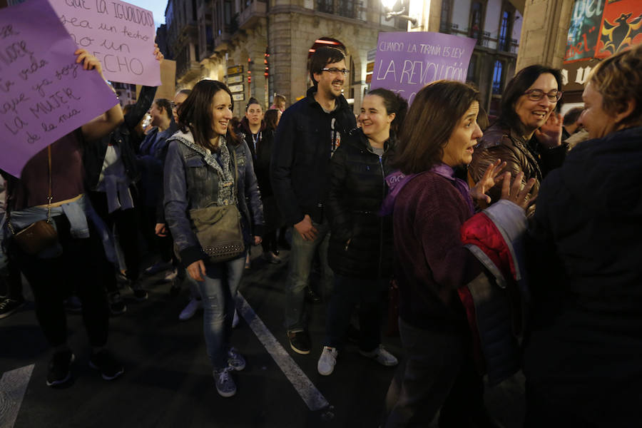 Asturias celebra el Día Internacional de la Mujer en las calles de Gijón en la primera huelga general feminista convocada bajo el lema 'Si nosotras paramos, se para el mundo'