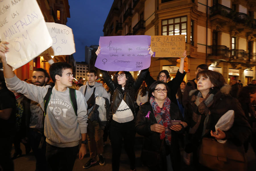 Asturias celebra el Día Internacional de la Mujer en las calles de Gijón en la primera huelga general feminista convocada bajo el lema 'Si nosotras paramos, se para el mundo'