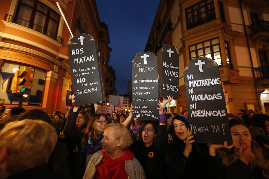 Asturias celebra el Día Internacional de la Mujer en las calles de Gijón en la primera huelga general feminista convocada bajo el lema 'Si nosotras paramos, se para el mundo'