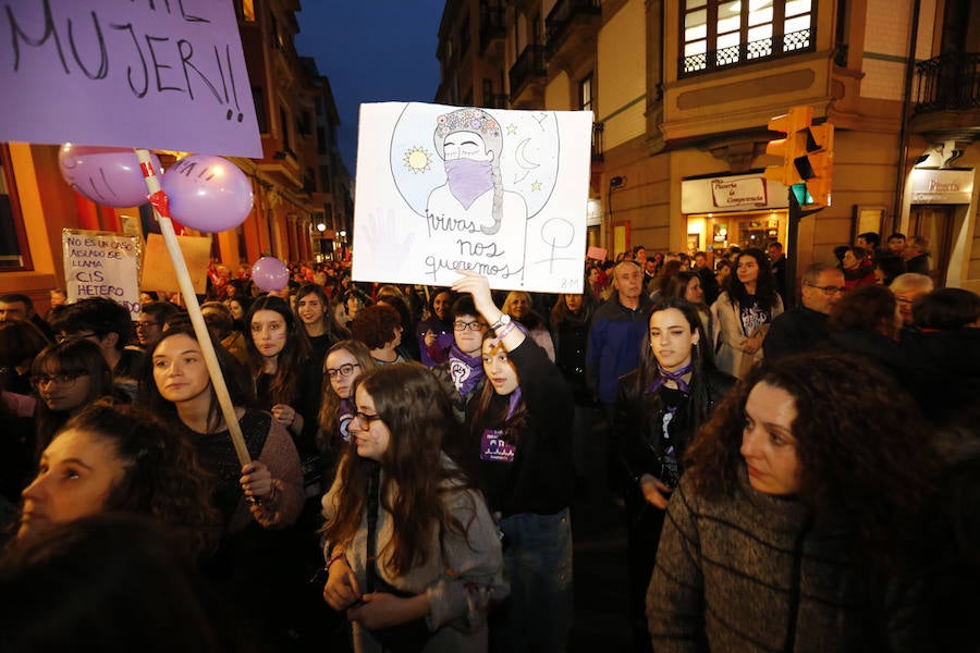 Asturias celebra el Día Internacional de la Mujer en las calles de Gijón en la primera huelga general feminista convocada bajo el lema 'Si nosotras paramos, se para el mundo'