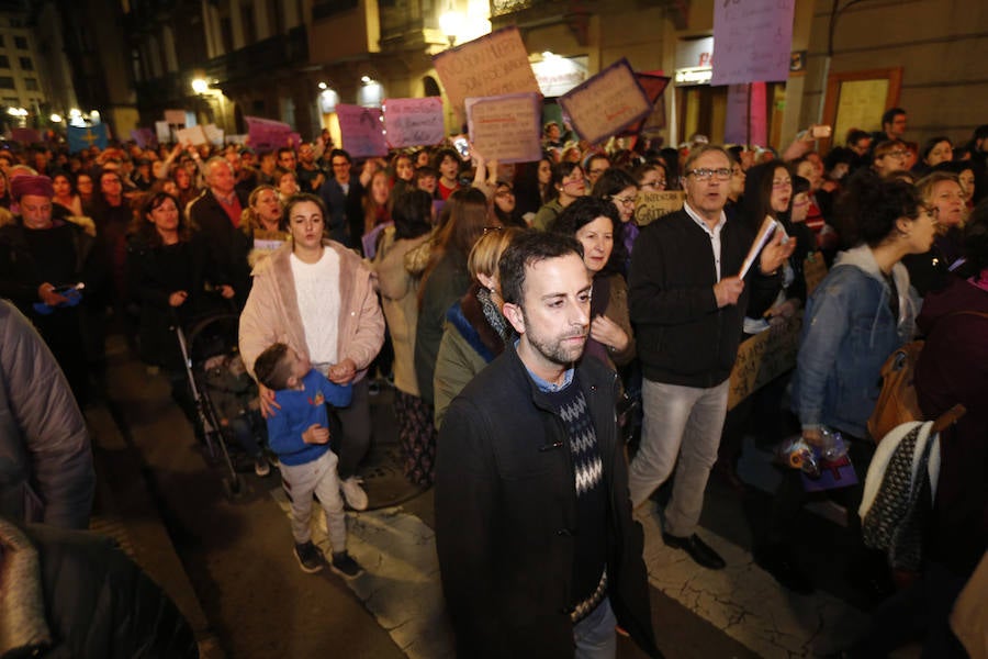 Asturias celebra el Día Internacional de la Mujer en las calles de Gijón en la primera huelga general feminista convocada bajo el lema 'Si nosotras paramos, se para el mundo'