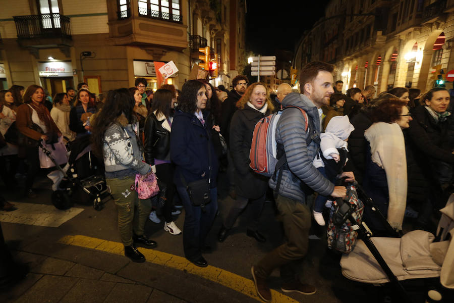 Asturias celebra el Día Internacional de la Mujer en las calles de Gijón en la primera huelga general feminista convocada bajo el lema 'Si nosotras paramos, se para el mundo'