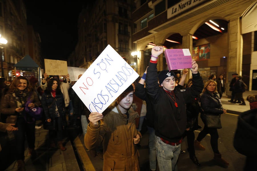 Asturias celebra el Día Internacional de la Mujer en las calles de Gijón en la primera huelga general feminista convocada bajo el lema 'Si nosotras paramos, se para el mundo'