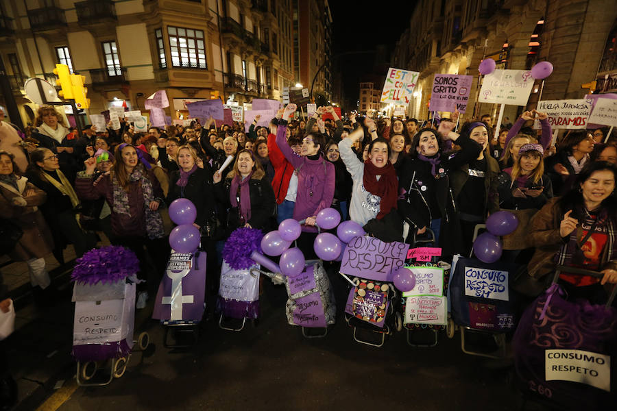 Asturias celebra el Día Internacional de la Mujer en las calles de Gijón en la primera huelga general feminista convocada bajo el lema 'Si nosotras paramos, se para el mundo'