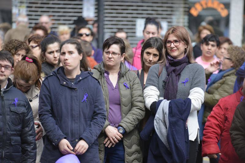 Pasacalles nocturnos en Oviedo, Gijón y Avilés y piquetes informativos en calles y espacios públicos. Así ha comenzado la jornada de huelga del 8 de marzo en Asturias.