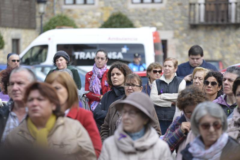 Pasacalles nocturnos en Oviedo, Gijón y Avilés y piquetes informativos en calles y espacios públicos. Así ha comenzado la jornada de huelga del 8 de marzo en Asturias.