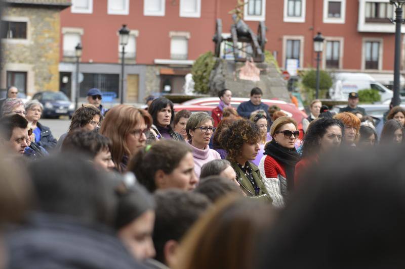 Pasacalles nocturnos en Oviedo, Gijón y Avilés y piquetes informativos en calles y espacios públicos. Así ha comenzado la jornada de huelga del 8 de marzo en Asturias.