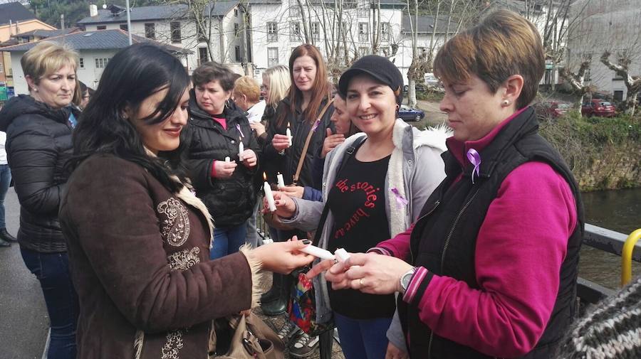 Pasacalles nocturnos en Oviedo, Gijón y Avilés y piquetes informativos en calles y espacios públicos. Así ha comenzado la jornada de huelga del 8 de marzo en Asturias.