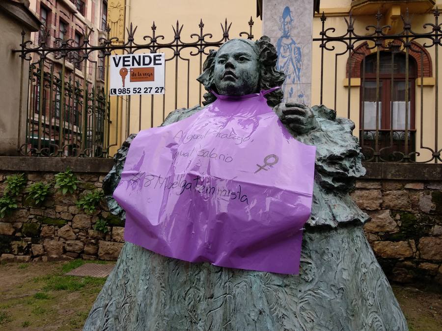 Pasacalles nocturnos en Oviedo, Gijón y Avilés y piquetes informativos en calles y espacios públicos. Así ha comenzado la jornada de huelga del 8 de marzo en Asturias.