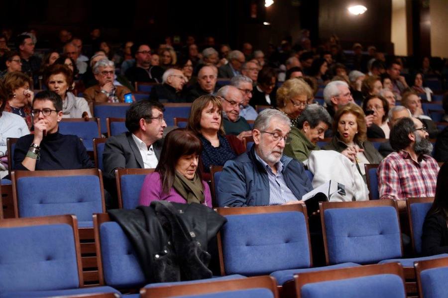 La Orquesta Sinfónica del Principado ha ofrecido un concierto en el AuditorioPríncipe Felipe, en Oviedo, en el que dio su particular homenaje al compositor Leonard Bernstein, del que este año se cumplen 100 años de su nacimiento. La dirección corrió a cargo de Rossen Milanov y Leila Josefowicz fue la violín solista.