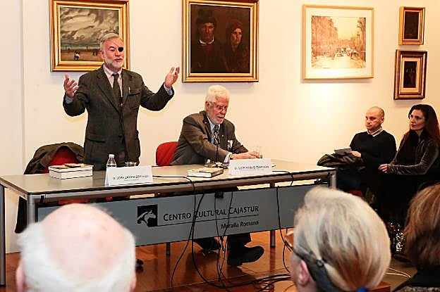 José Javier Esparza y Luis Rubio Bardón, durante la conferencia . 