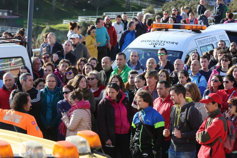 Nueva jornada de búsqueda de Concepción Barbeira en Avilés. Más de 300 personas han participado en el rastreo de la costa en el entorno de la playa de Santa María del Mar. 