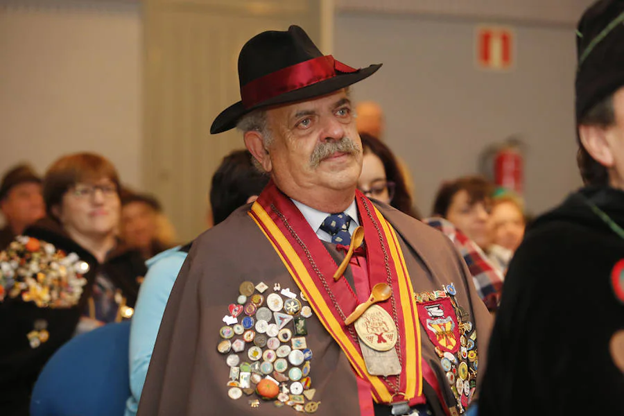 La Cofradía del Oriciu ha reunido en Gijón unas 200 personas con motivo de su VI Gran Capítulo, en el que se ha distinguido al Centro Asturiano de Madrid, Jesús Castro y José A. Fidalgo.