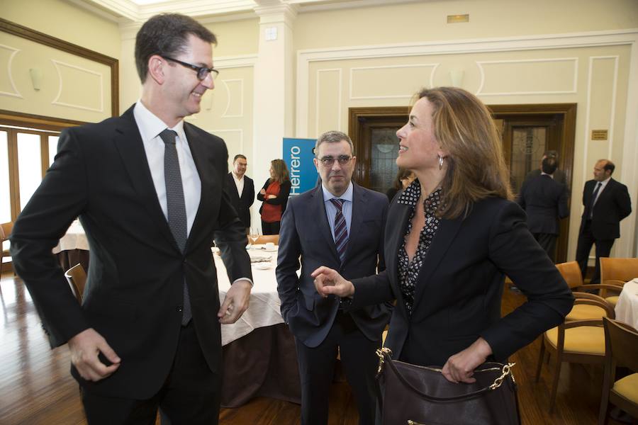 La ponencia corrió a cargo del subdirector general y director de Asset Management y Análisis de Banco Sabadell, Cirus Andreu. 