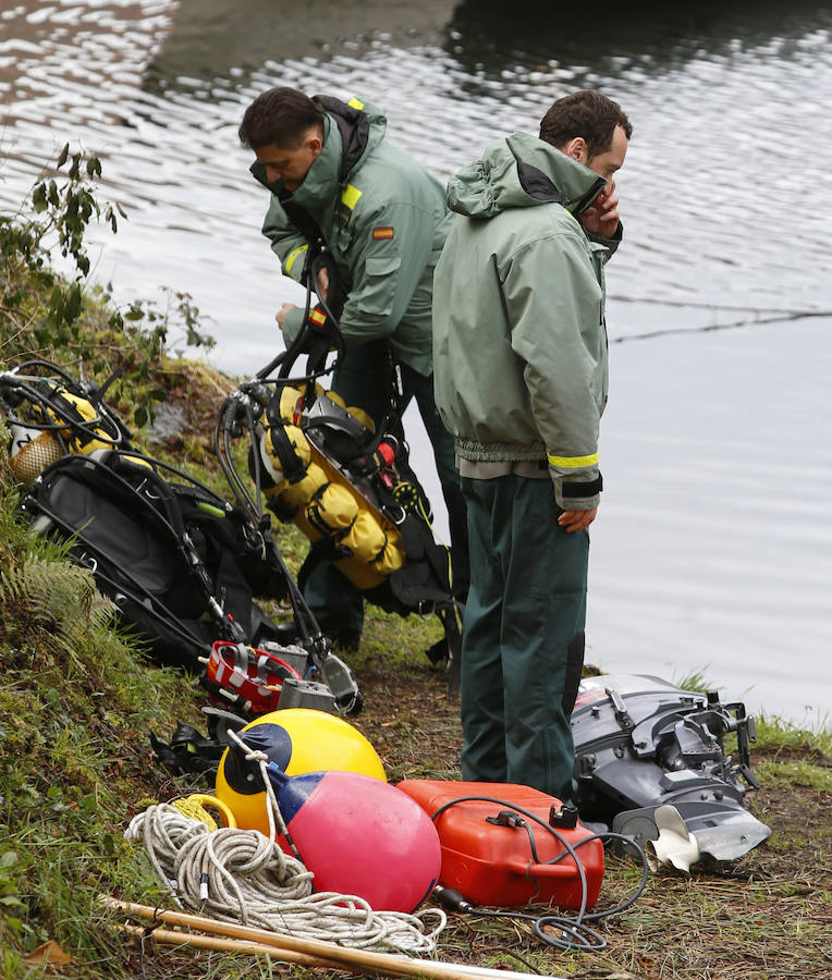 Los buzos tratan de encontrar un bolso y efectos personales de Paz en el pantano