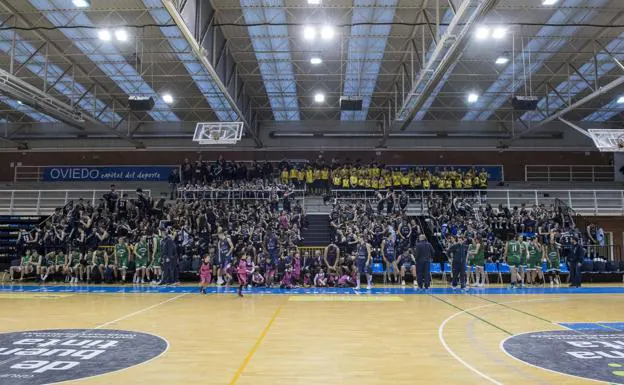 El Oviedo Baloncesto reúne a su gran familia en Pumarín