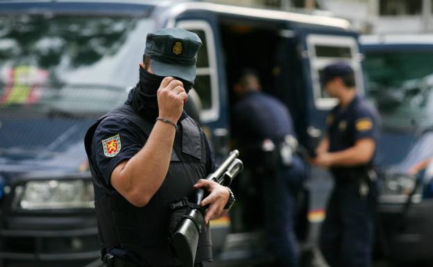 Policía y Guardia Civil refuerzan la vigilancia en los colegios de Madrid ante los intentos de rapto