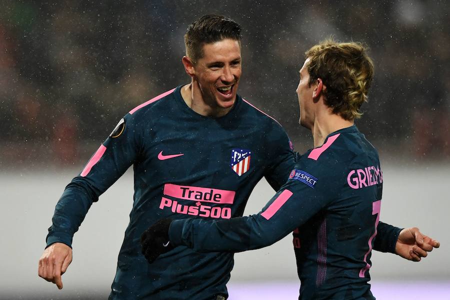 El Atlético golea al Lokomotiv en un partido que dejó la lesión de Filipe Luis y el estreno goleador de Torres en la Europa League como rojiblanco. Correa, Saúl y Griezmann, con una obra de arte, completaron el abultado resultado.