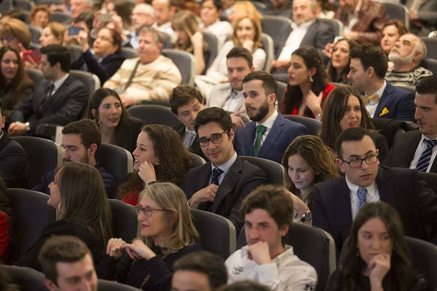 El rector de la Universidad de Oviedo, Santiago Gracía Granda, destacó la «globalización» del mercado laboral actual y el director de la Escuela, Juan Carlos Campo, reclamó al Principado una «digitalización profunda» para el centro. 