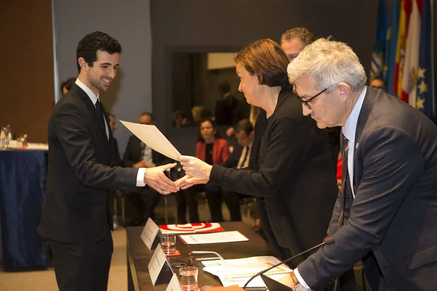 El rector de la Universidad de Oviedo, Santiago Gracía Granda, destacó la «globalización» del mercado laboral actual y el director de la Escuela, Juan Carlos Campo, reclamó al Principado una «digitalización profunda» para el centro. 