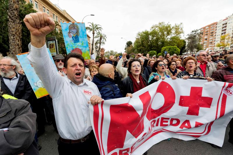 Madrid, Barcelona, Bilbao, San Sebastián, Vigo... protestan en las calles por el insuficiente alza del 0,25% y piden que estas ayudas se revaloricen en función del IPC