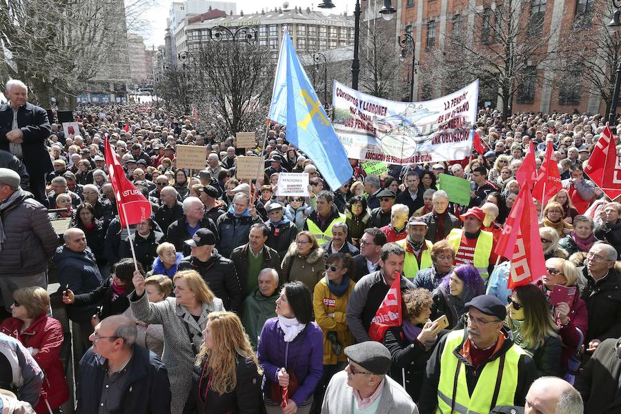 Fotos: Los pensionistas asturianos se manifiestan en Gijón por una pensión digna