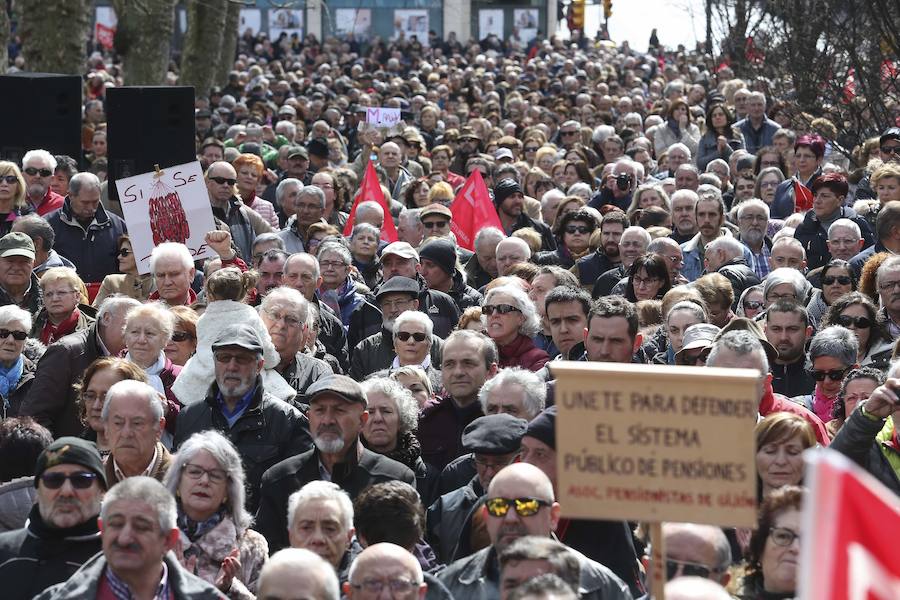 Fotos: Los pensionistas asturianos se manifiestan en Gijón por una pensión digna