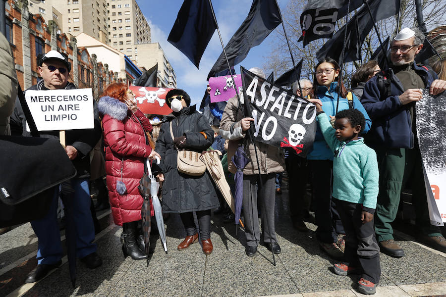 Fotos: Miles de personas se concentra en Gijón contra la contaminación en Asturias