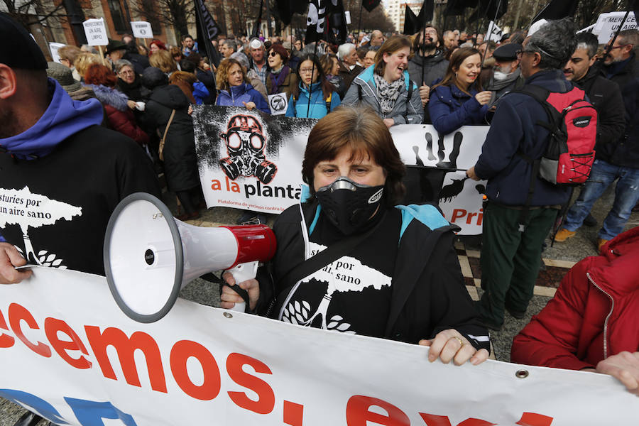 Fotos: Miles de personas se concentra en Gijón contra la contaminación en Asturias