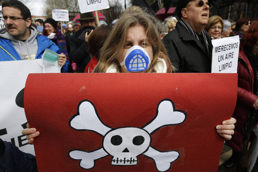 Fotos: Miles de personas se concentra en Gijón contra la contaminación en Asturias