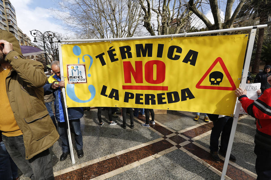 Fotos: Miles de personas se concentra en Gijón contra la contaminación en Asturias