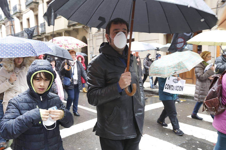 Fotos: Miles de personas se concentra en Gijón contra la contaminación en Asturias