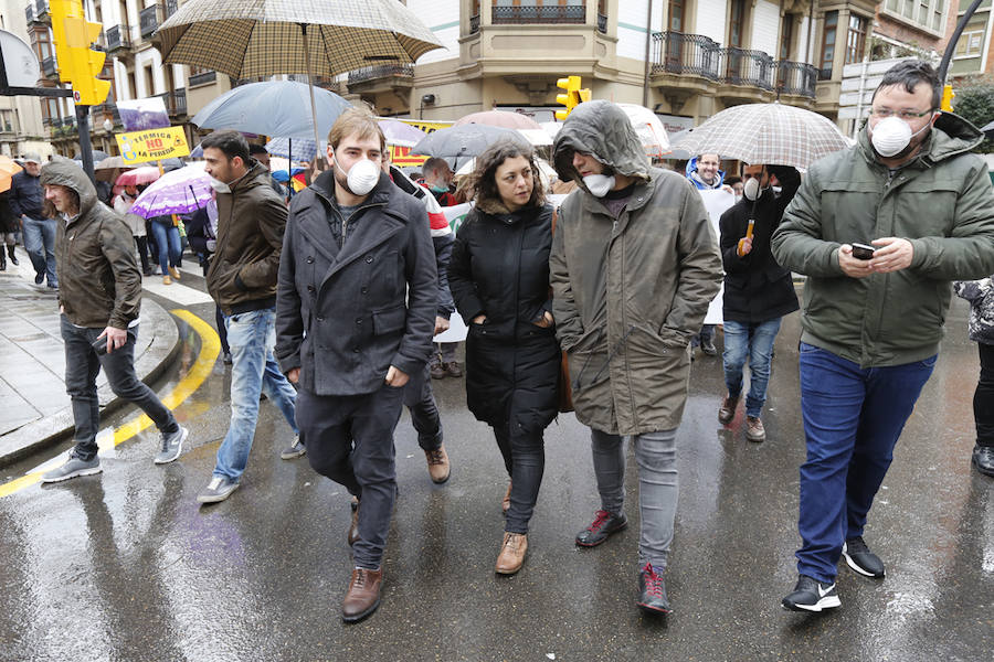 Fotos: Miles de personas se concentra en Gijón contra la contaminación en Asturias